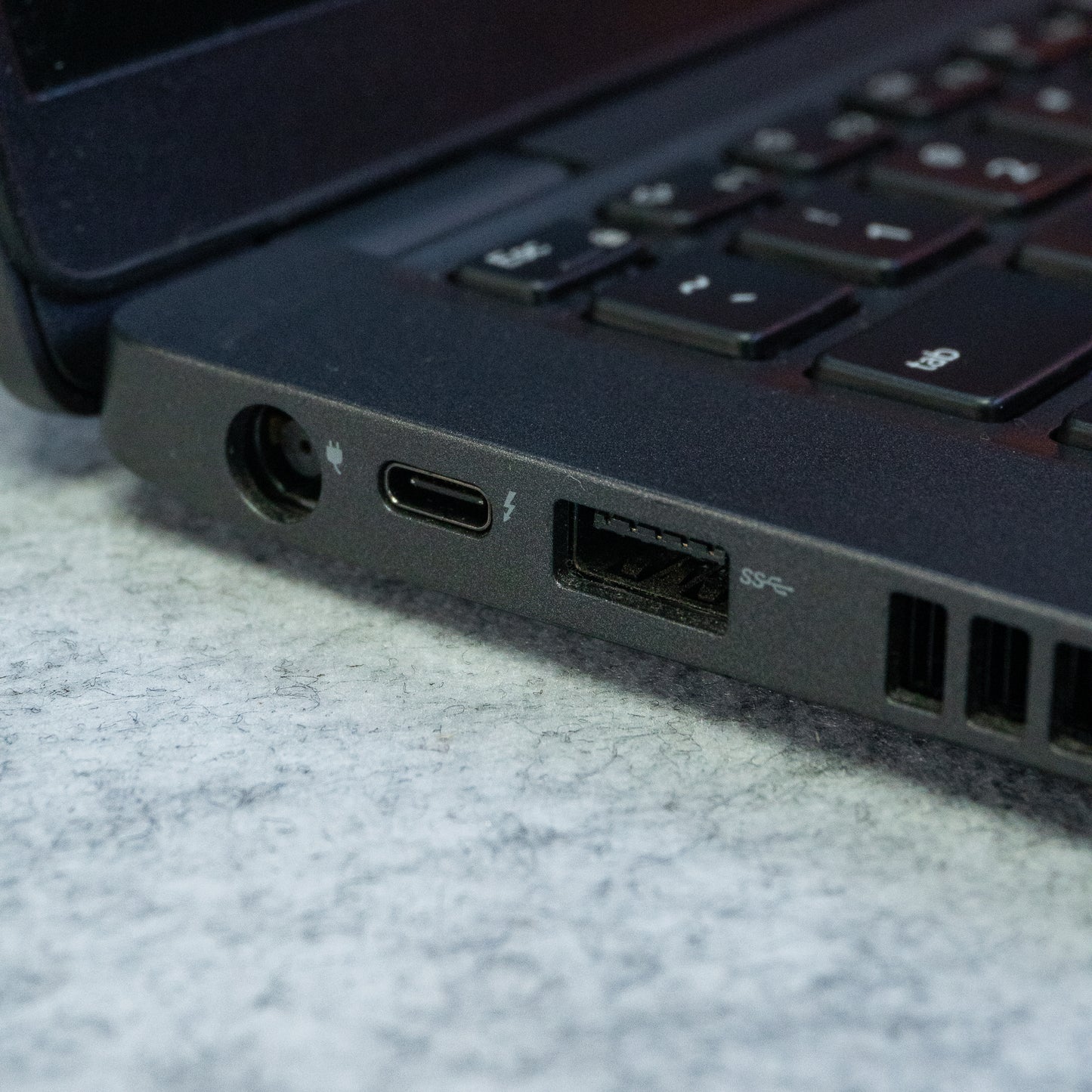 Dell Latitude 5400 i7 8TH / 256GB SSD / 8GB RAM / 14"