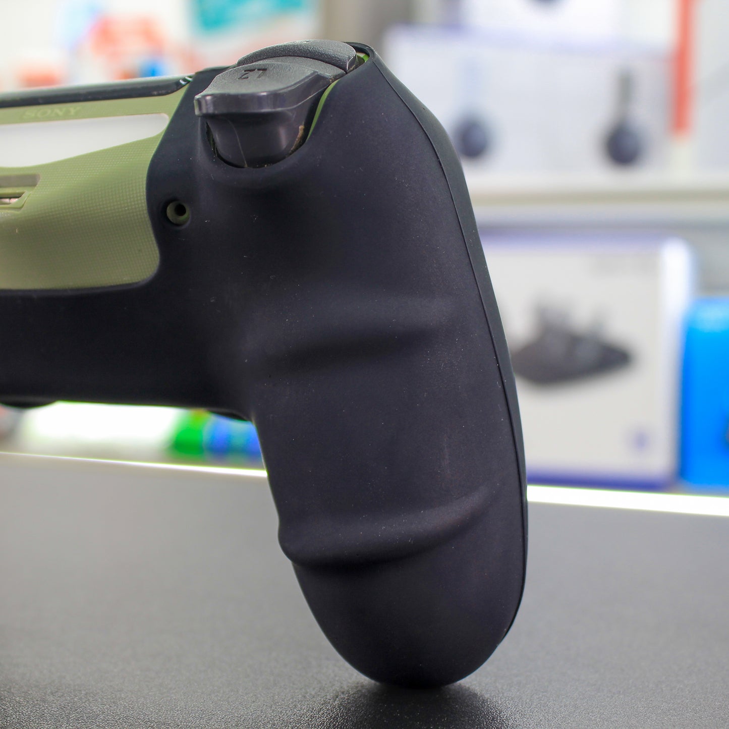 Cover de silicón negro con verde para mando de PS4