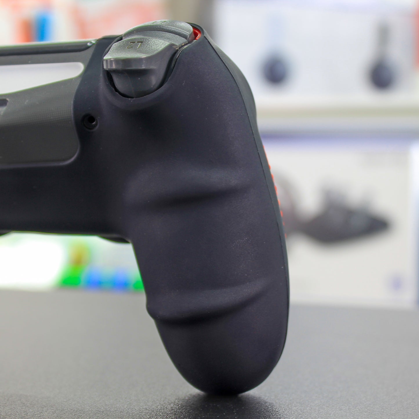 Cover de silicón negro con rojo para mando de PS4