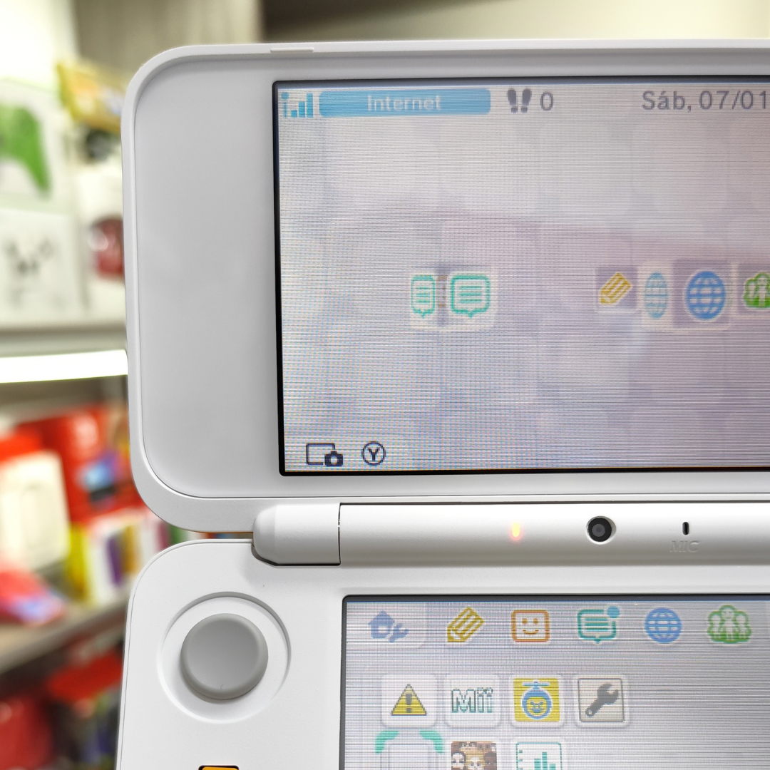 Nintendo New 2DS XL Blanca - NUEVA - SIN CAJA (juego a elección o r4 programada)