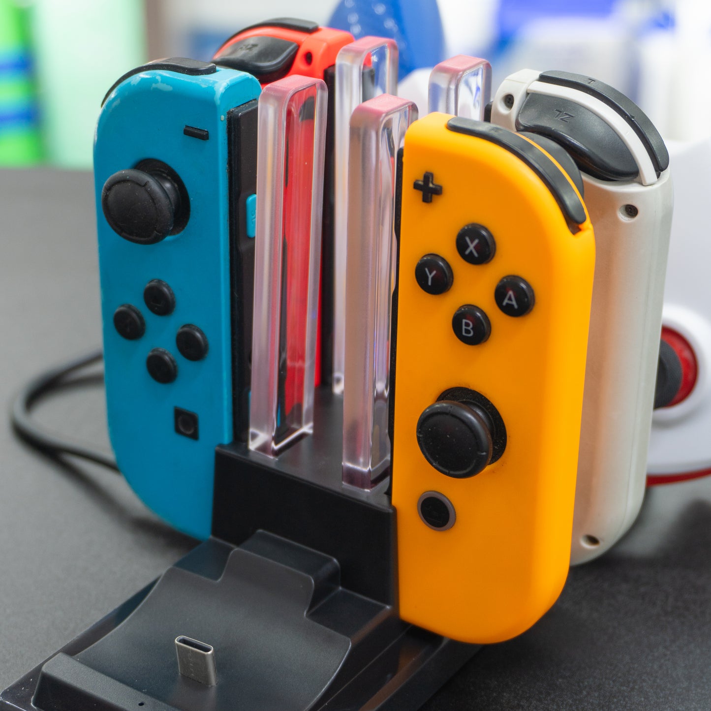 Cargador 6 en 1 para Joy-Cons y Pro-Controllers