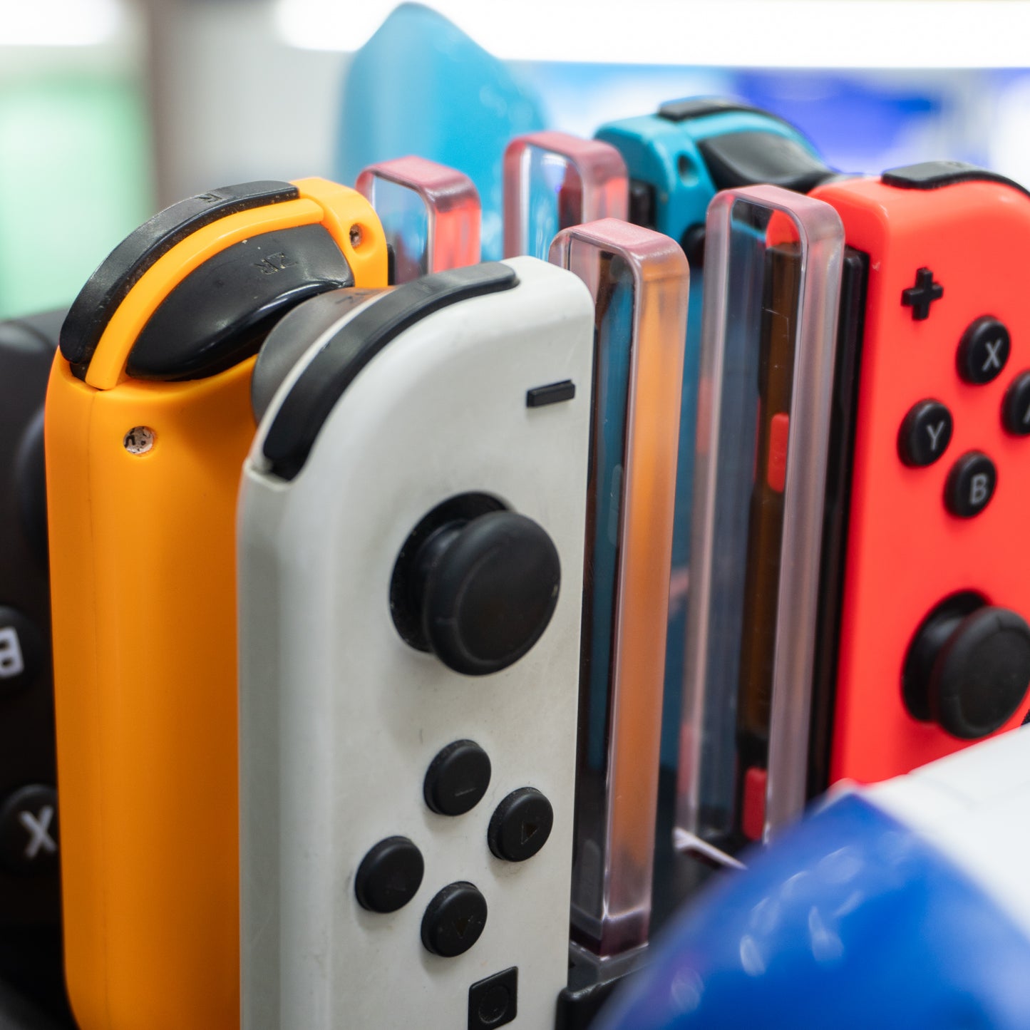 Cargador 6 en 1 para Joy-Cons y Pro-Controllers