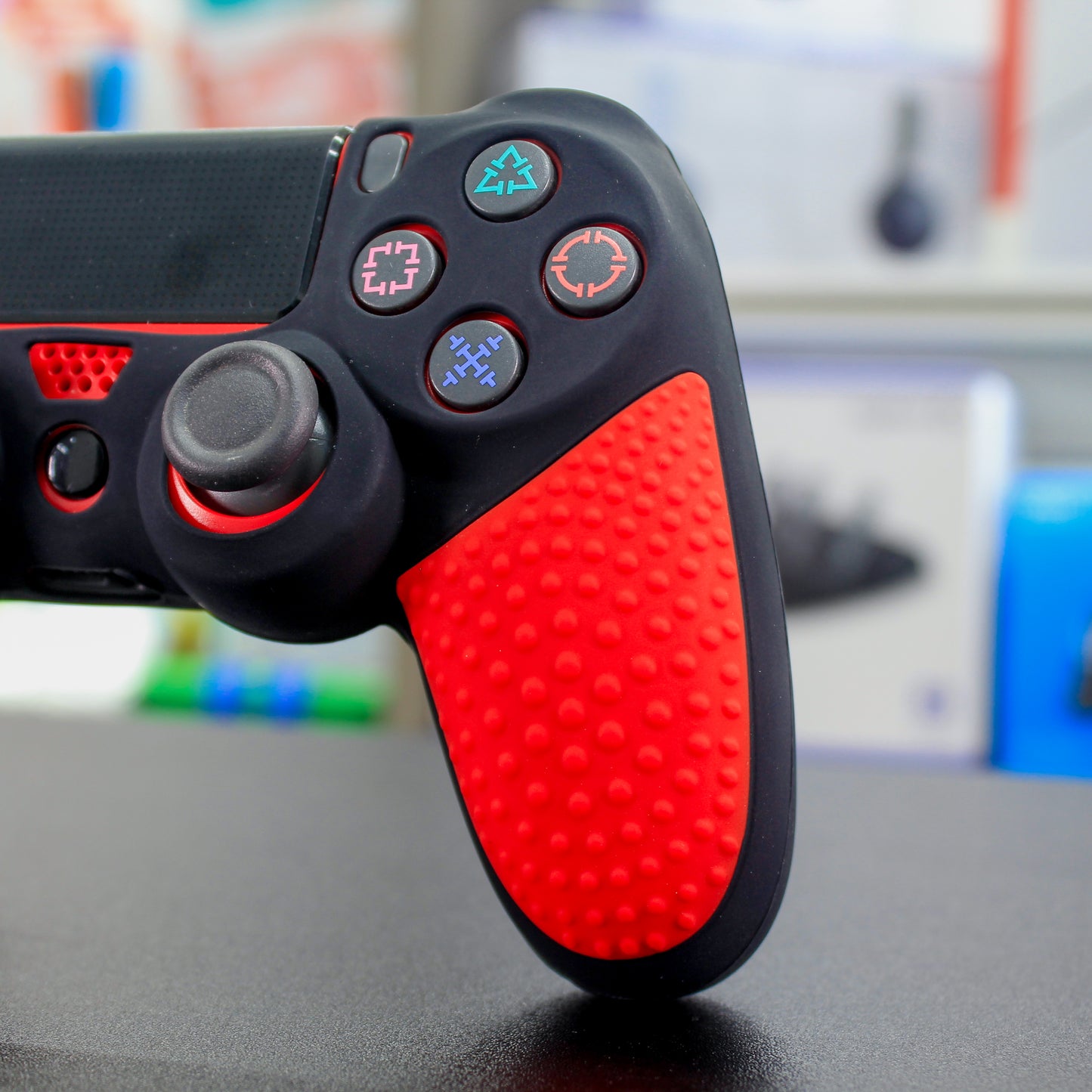 Cover de silicón negro con rojo para mando de PS4