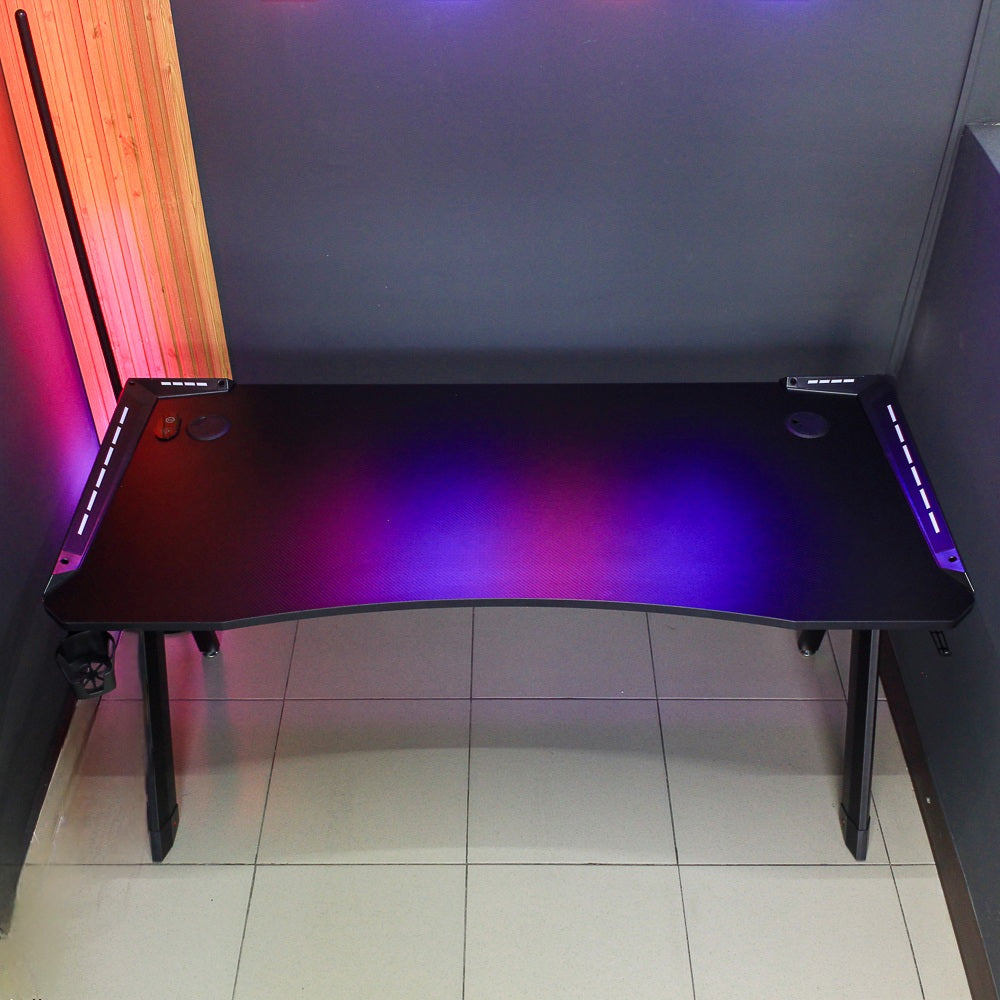 Mesa Gamer H2 con luces LED (140×60×72) – PanaGeek