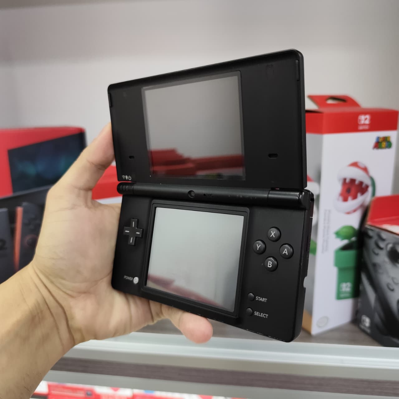 Nintendo DSi  ( juegos a elección o r4)